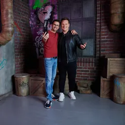 Guido Maria Kretschmer im Fashion-Bereich im Madame Tussauds Berlin.
