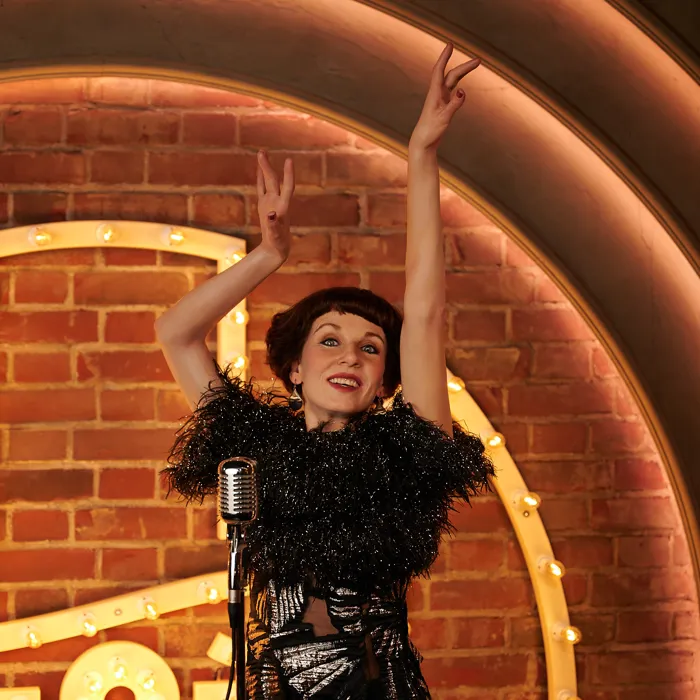 Meret Becker verewigt in Wachs als Schauspiel-Diva Esther Kasabian aus der Serie "Babylon Berlin"