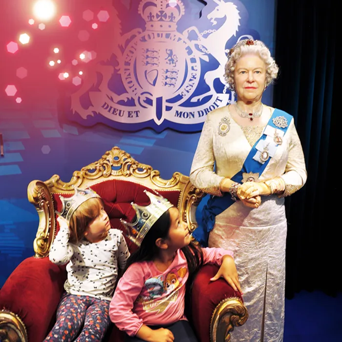 Girls visiting the Queen Elizabeth II at Madame Tussauds™ Vienna